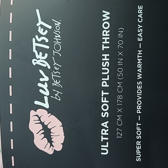 🍒Betsey Johnson Plush Throw - Picture 5 of 6